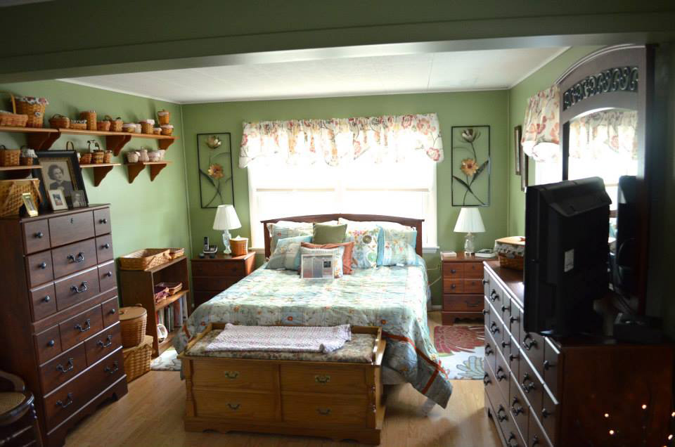 downstairs_master_bed