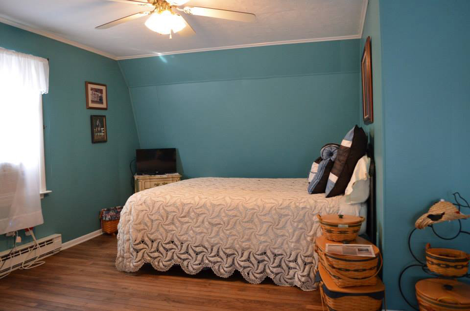 upstairs_blueroom_bed1